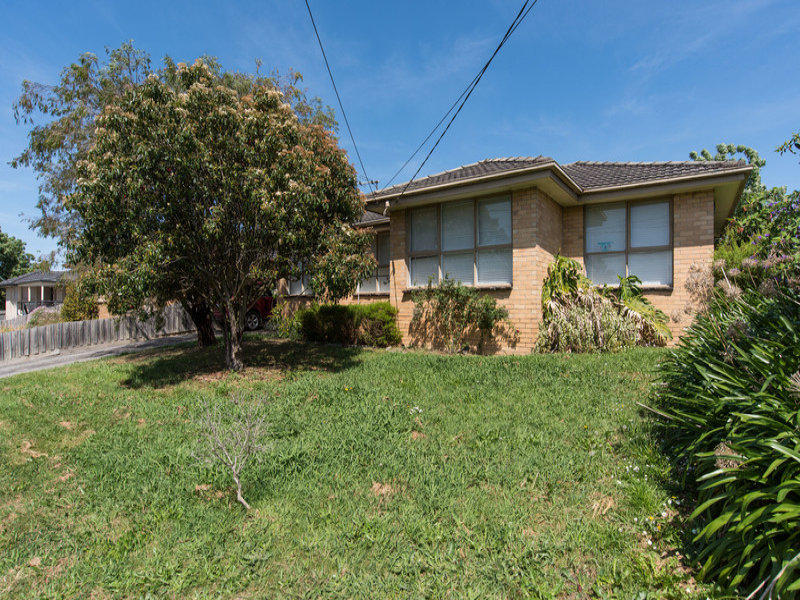 10 Cardigan Road, Mooroolbark, Vic 3138 Property Details