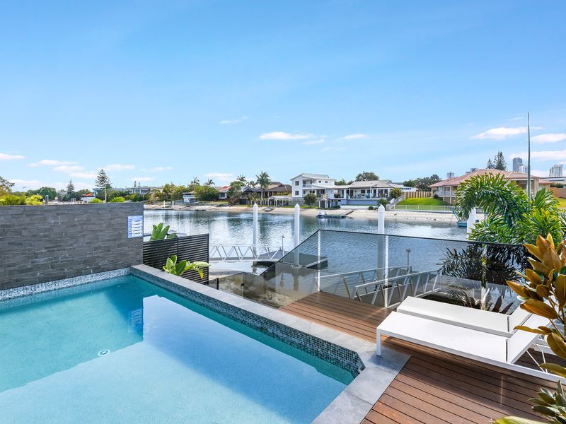 2/34 Sundowner Court, Mermaid Waters, Qld 4218