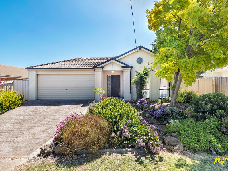 4 Edwards Point Road, St Leonards, VIC 3223