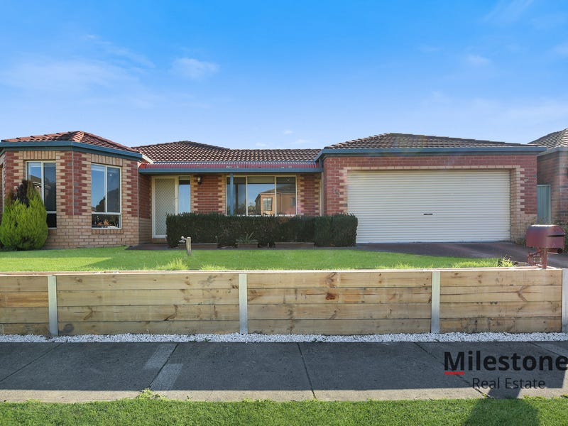 15 Briarcrest Drive, Cranbourne East, VIC 3977