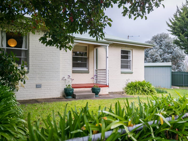 26 Weld Cres Mount Barker SA 5251 realestate .au