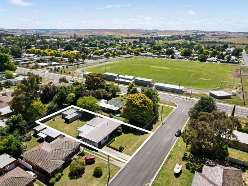 2 Amos Avenue, Blayney, NSW 2799 Property Details