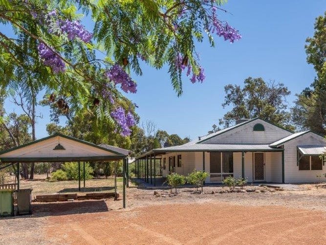 11 Redcourte Road, Bakers Hill, WA 6562