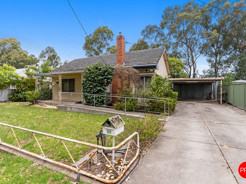 29 Crusoe Road, Kangaroo Flat, VIC 3555