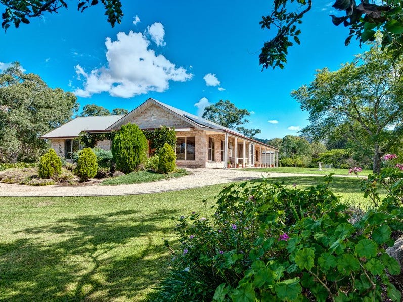 8 Alpine Drive, Draper, QLD 4520