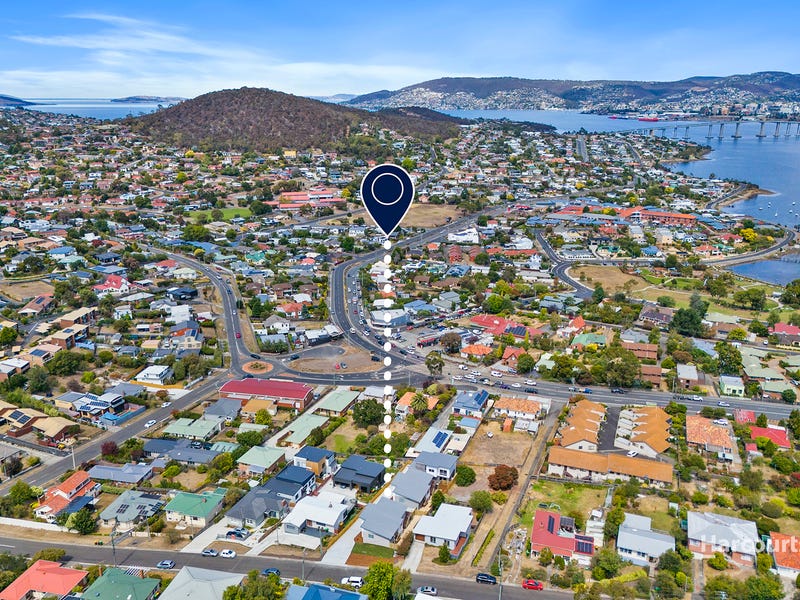 68 Malunna Road, Lindisfarne, Tas 7015 Townhouse for Sale