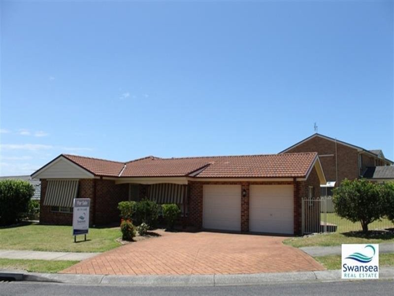 3 Clipper Close, Caves Beach, NSW 2281