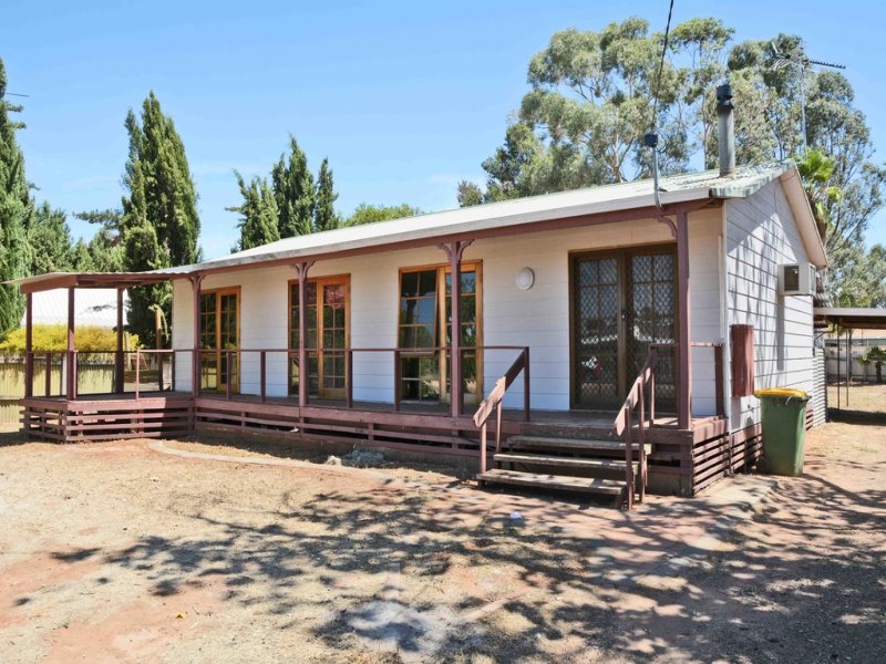10 Arafura Road, Robinvale, Vic 3549 Property Details