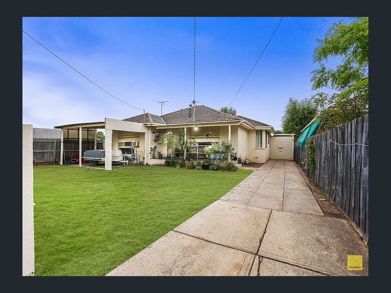 8 Richard Road, Melton South, Vic 3338