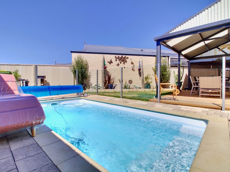 18 Abbeytown Circle, Waikiki, WA 6169 Property Details