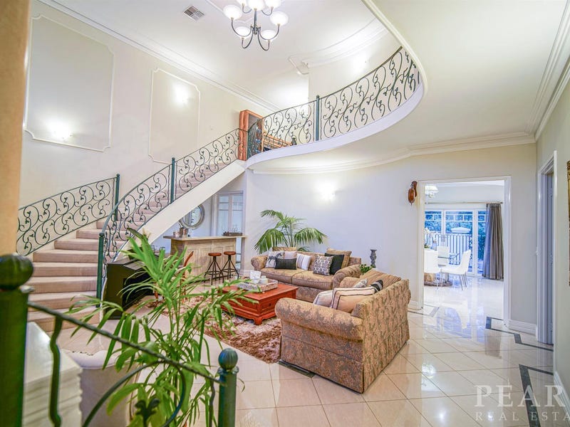 34 Ash Grove, Duncraig, WA 6023