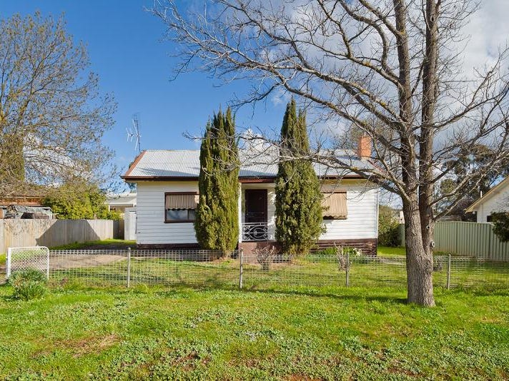 4 Woodman Street, Castlemaine, Vic 3450 Property Details