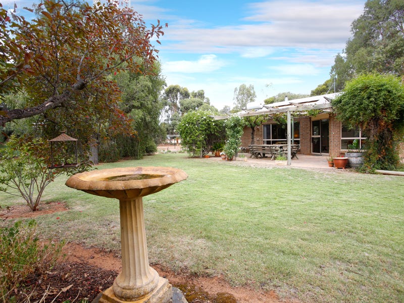 2 Burrows Lane, Riverton, SA 5412 Property Details