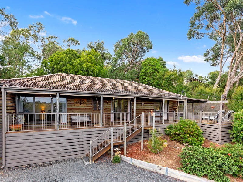 9 Hilltop Rise, Launching Place, VIC 3139