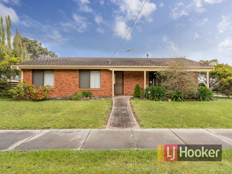 1 Wakenshaw Crescent, Pakenham, Vic 3810 - Property Details