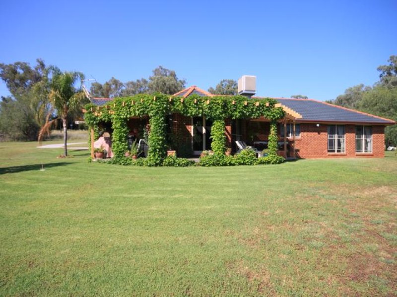 93 Woodside Chase, Kootingal, NSW 2352 Property Details