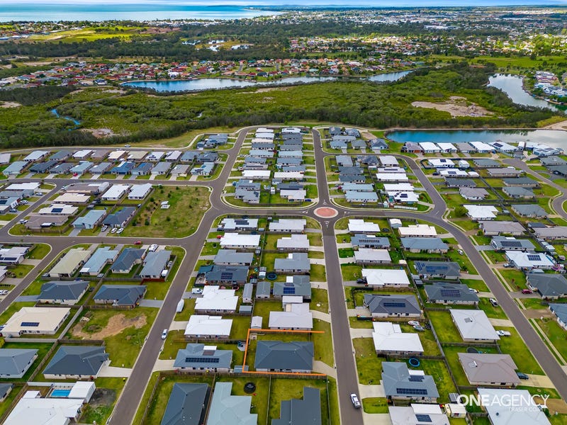 11 Sailaway Circuit, Eli Waters, QLD 4655