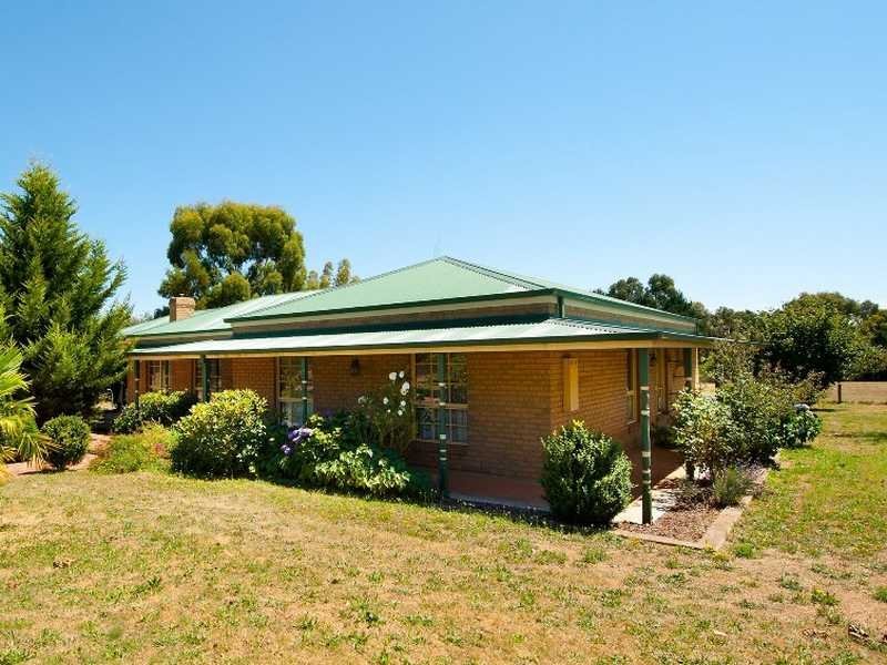 54 Stuart Drive, Woodend, VIC 3442