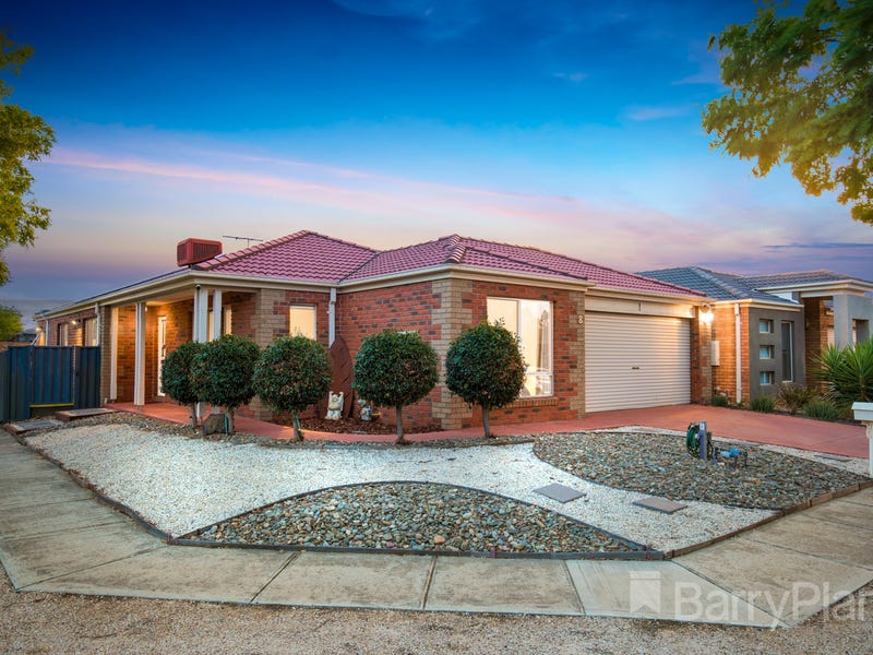8 Mackay Road, Manor Lakes, VIC 3024