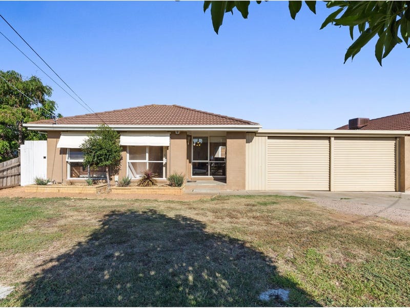 30 Trentham Drive, Gladstone Park, VIC 3043