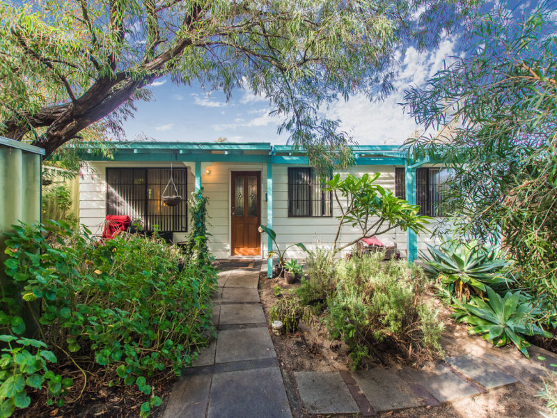 2 Sumpton St, Hilton, WA 6163 Property Details