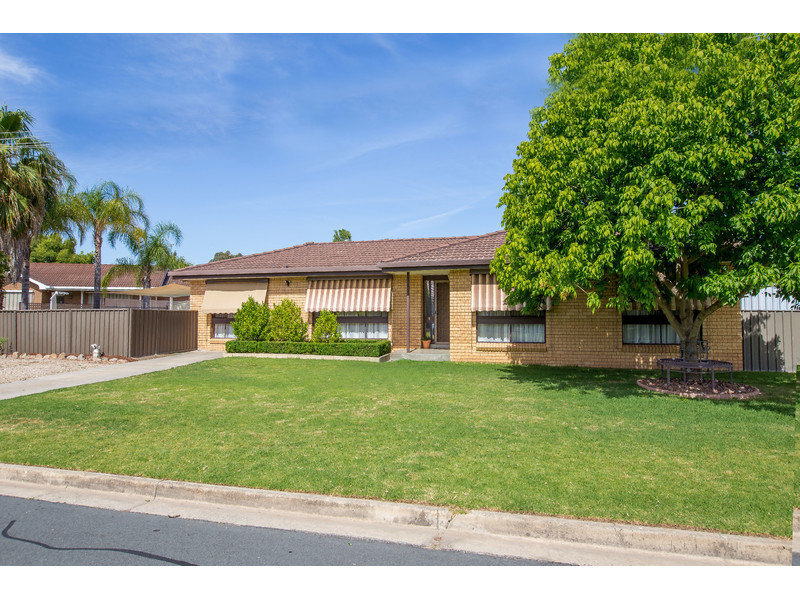 384 Elton Court, Lavington, NSW 2641