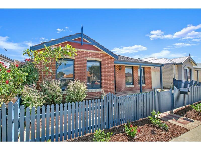 102 Aurora Drive, Atwell, WA 6164