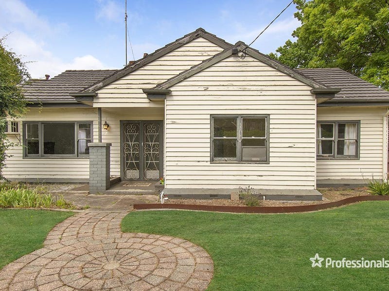 27 Burns Street, Hamilton, Vic 3300 Property Details