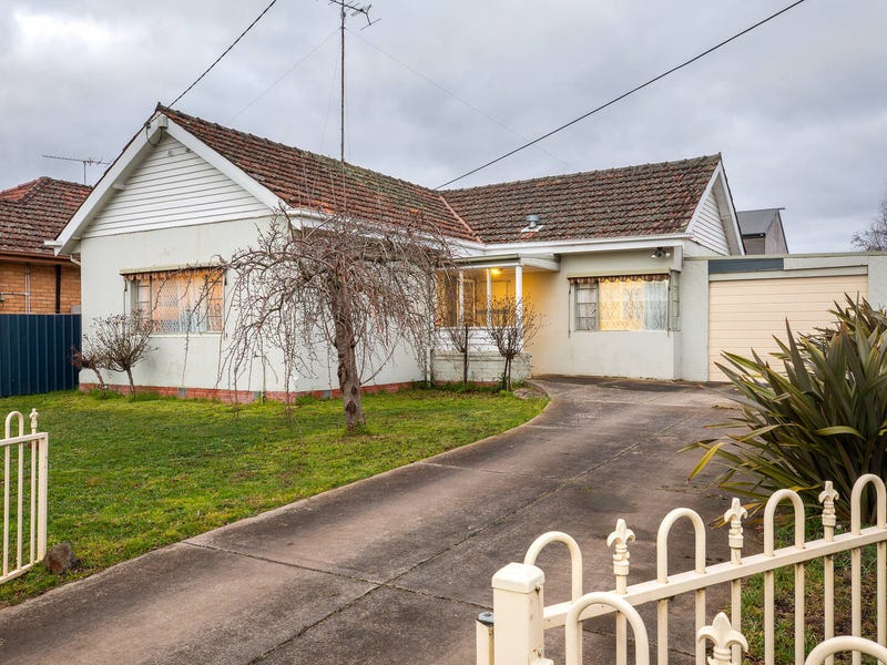 218 Dowling Street, Wendouree, Vic 3355 Property Details