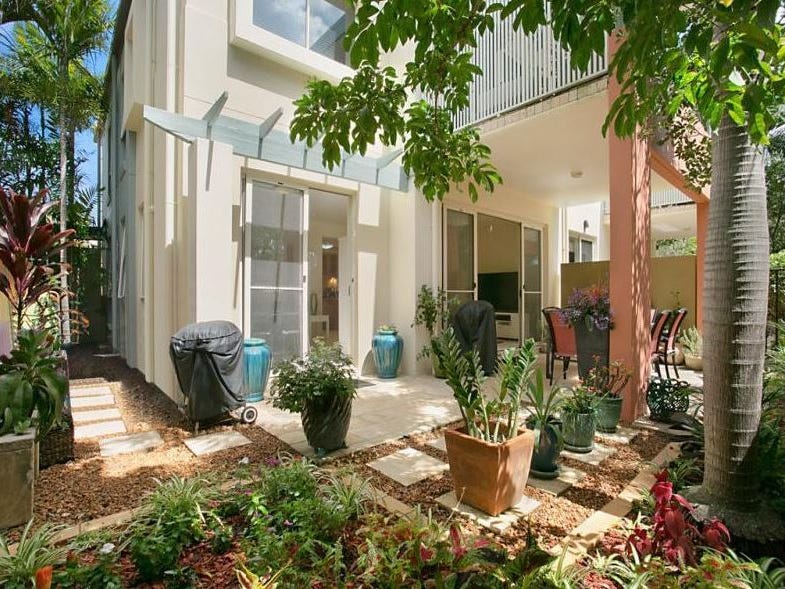 1002/1 The Cove Crescent, Carrara, Qld 4211 Property Details