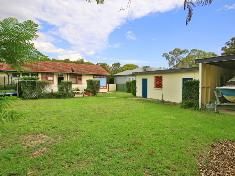 10 Brinawarr Street, Bomaderry, NSW 2541 Property Details