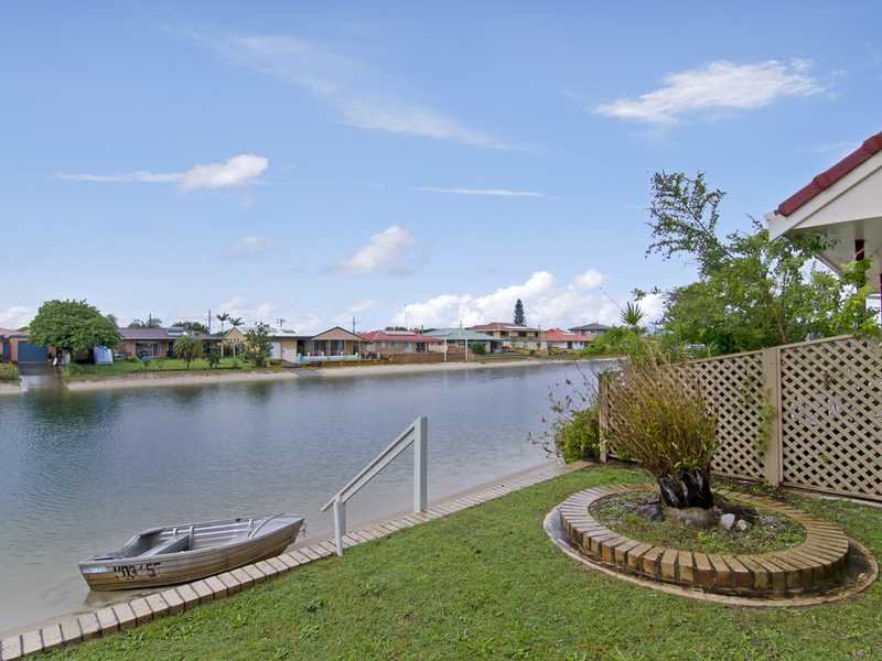 2/22 Barracuda Court, Palm Beach, QLD 4221