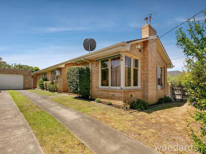 17 Nowra Street, Moorabbin, Vic 3189 Property Details