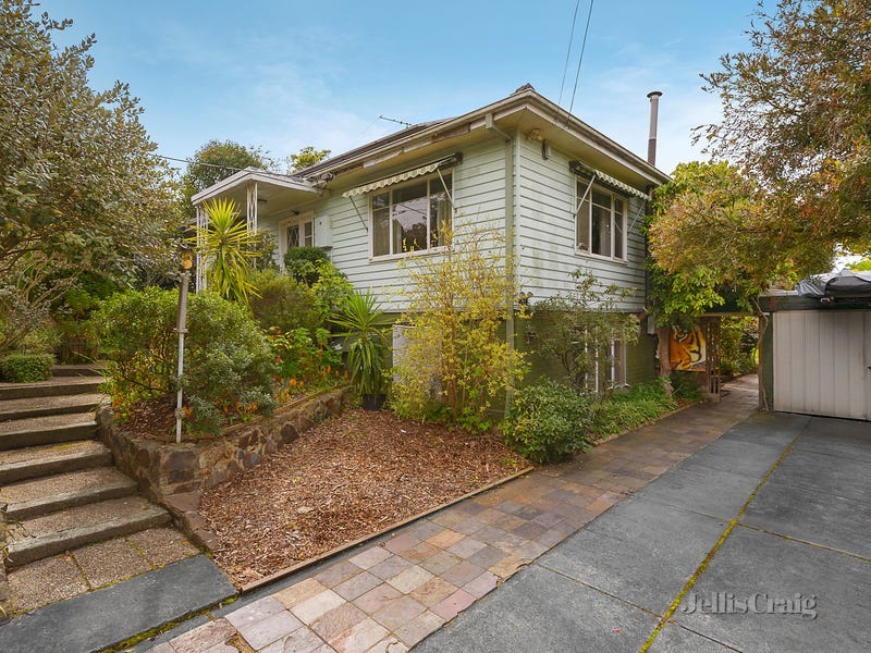 8 Pinewood Avenue, Ringwood East, VIC 3135