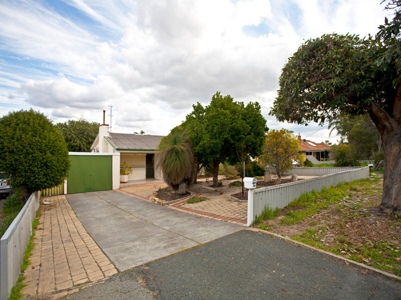 24 Fernhurst Crescent, Balga, WA 6061 Property Details