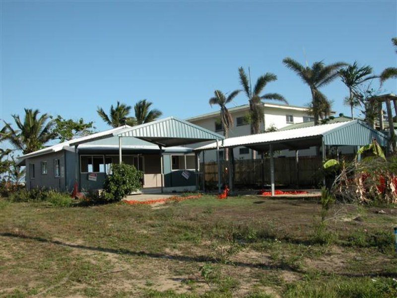 14 Taylor Street, Tully Heads, QLD 4854