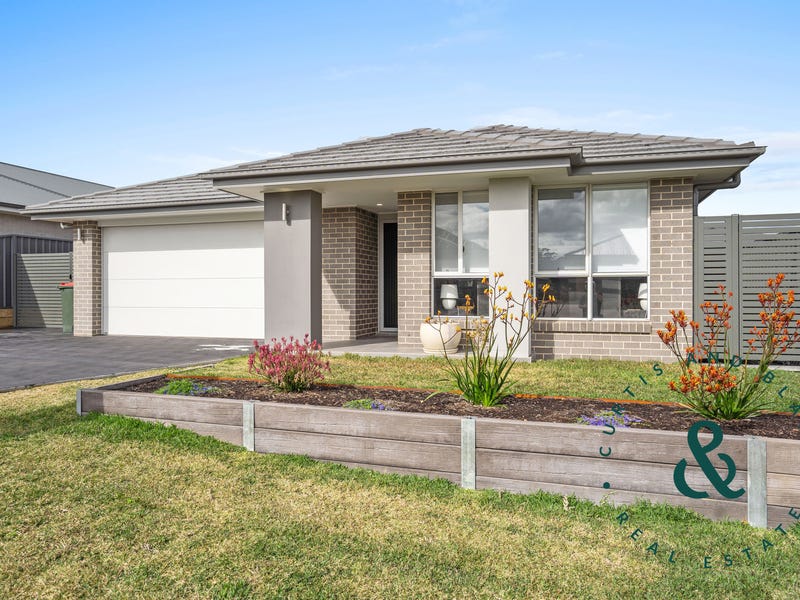 8 Kingaroy St, Medowie, NSW 2318 House for Rent