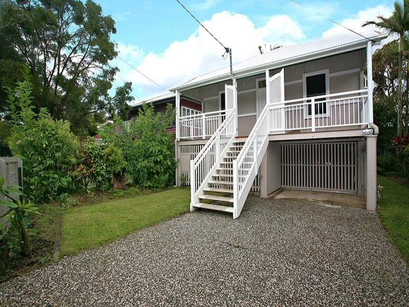 221 Rainbow Street, Sandgate, Qld 4017 Property Details