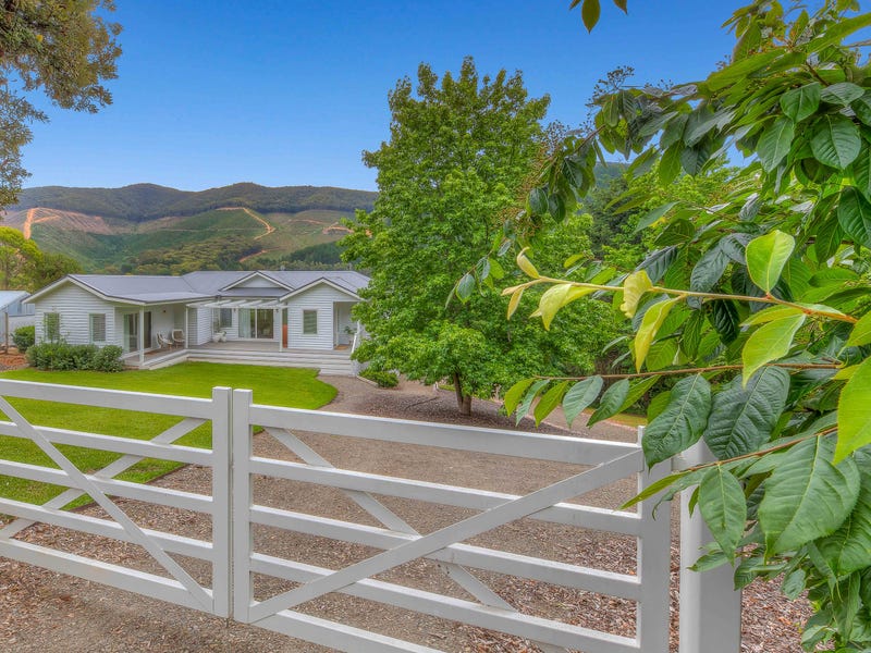 76 School Road, Wandiligong, Vic 3744 House for Sale