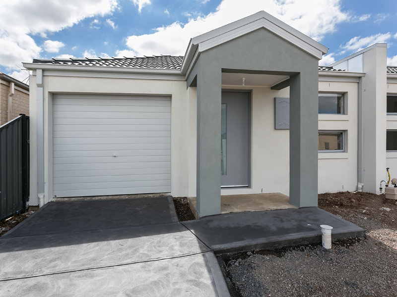 4 Harper Street, Melton South, VIC 3338