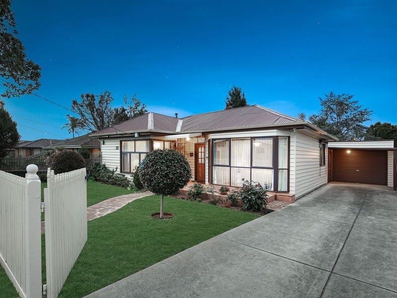 33 Dearing Avenue, Cranbourne, VIC 3977