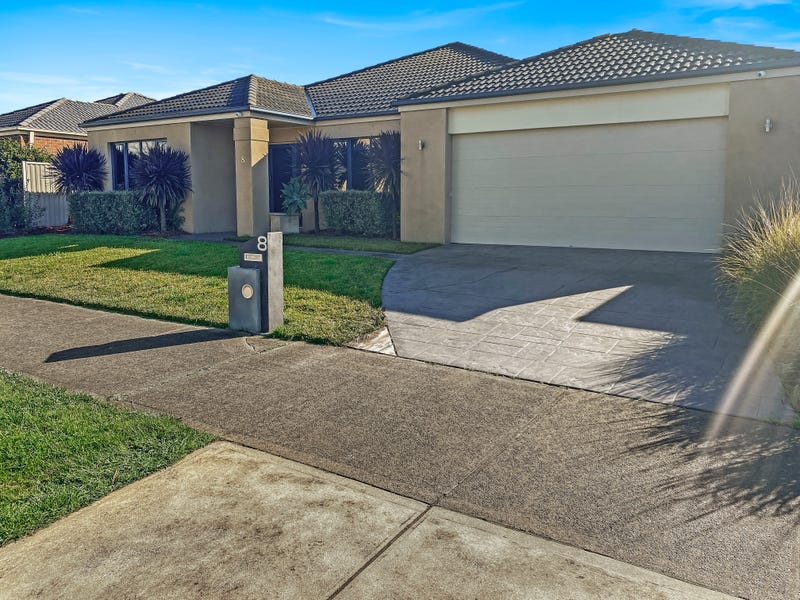 8 Latrobe Avenue, Pakenham, Vic 3810 Property Details