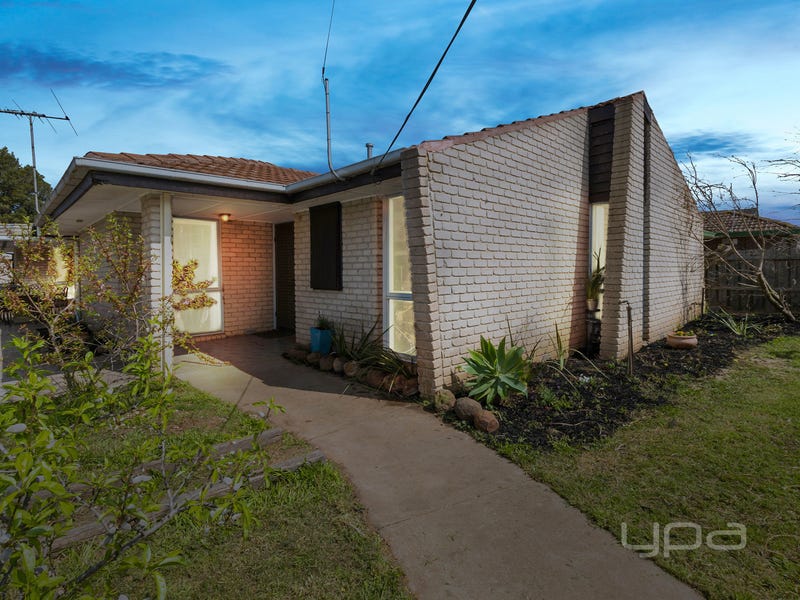 9 Richard Road, Melton South, VIC 3338