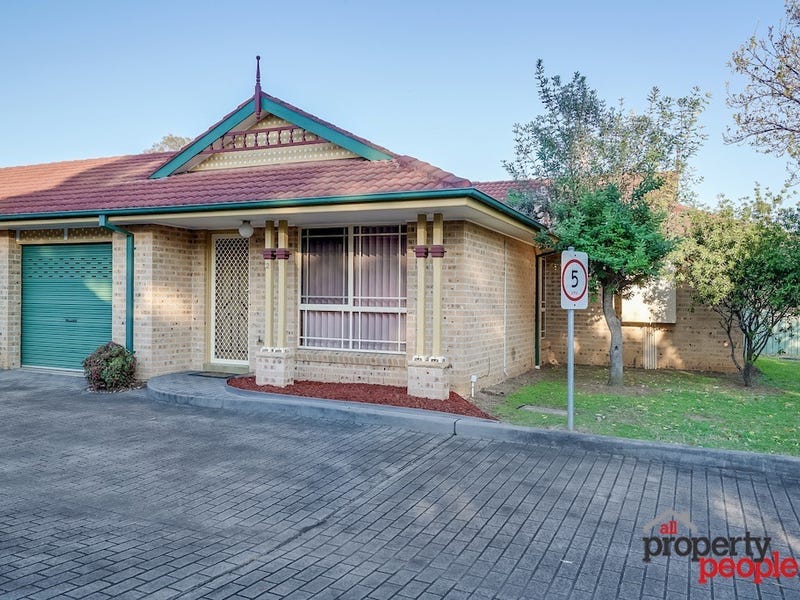 2/4 Gordon Avenue, Ingleburn, NSW 2565