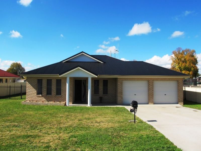 30 Raphael Street, Blayney, NSW 2799