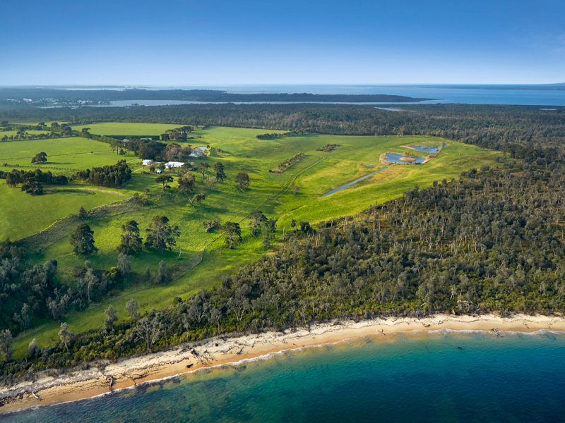 1 Sandy Point Road, Somers, VIC 3927