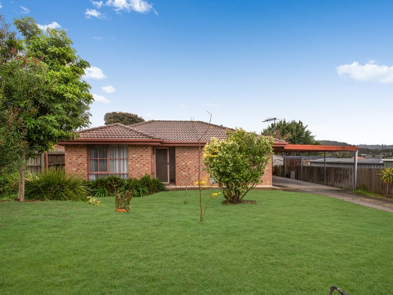 135 Eagle Drive, Pakenham, Vic 3810 Property Details