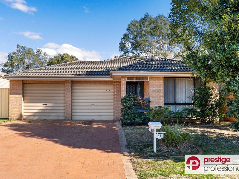 35 Glenelg Court, Wattle Grove, NSW 2173