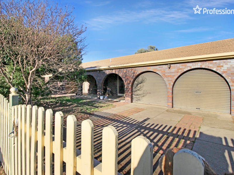 12 Jarvis Place, Oura, NSW 2650
