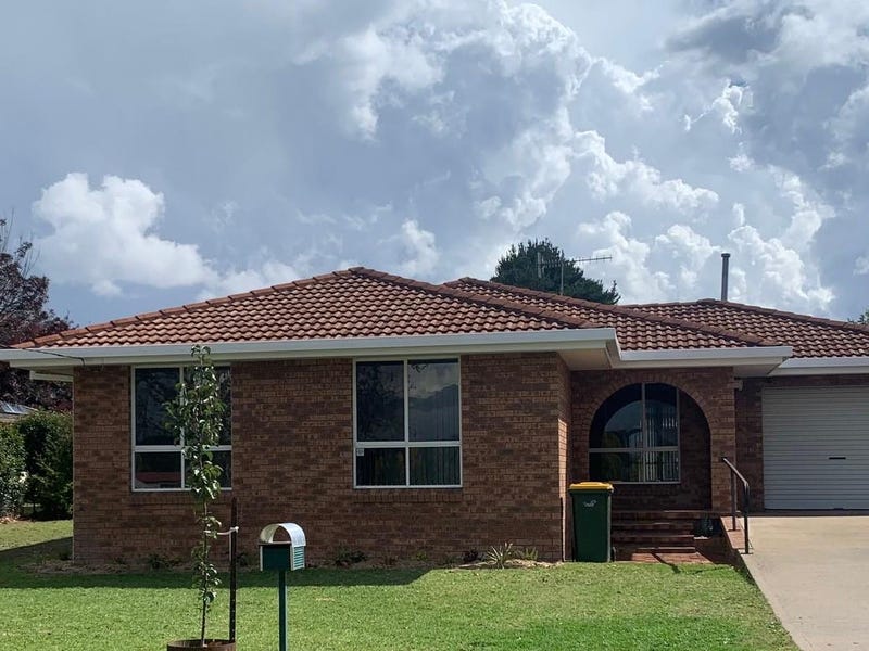 3 Plane Avenue, Uralla, NSW 2358 House for Rent